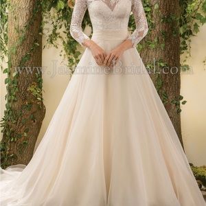 F181005 Illusion Neckline Lace & Organza Wedding Dress with Sleeves size 10